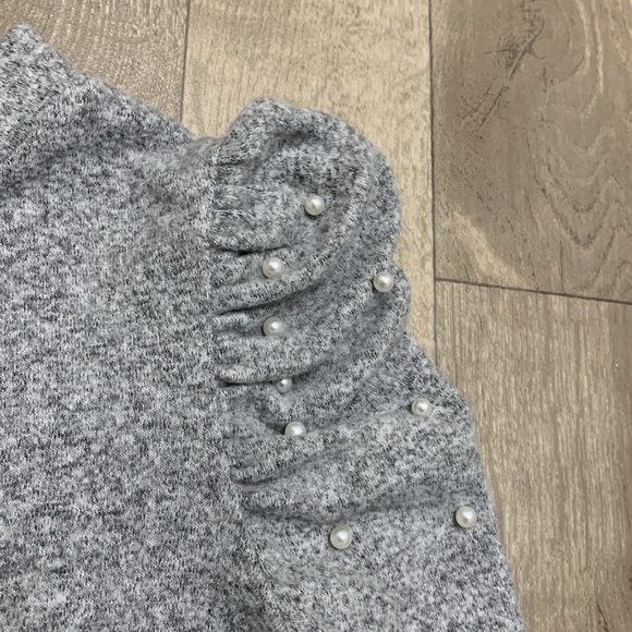 Womens Zara Pearl Ruched Shoulder Soft Touch Crewneck Long Sleeve Sweater - Picture 5 of 8